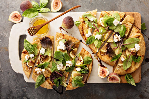 Pizza con fichi, prosciutto e ricotta