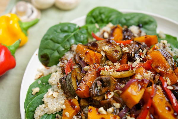 Legumes assados com quinoa no micro-ondas Air Fryer